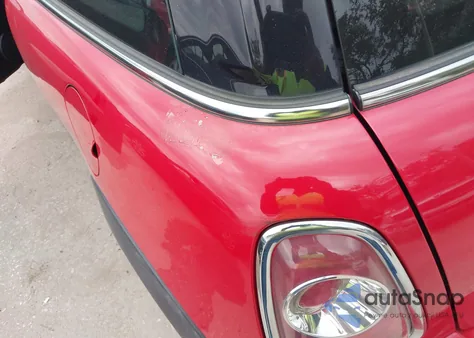 2013 Mini Hardtop Cooper z USA, uszkodzony, nr VIN WMWSU3C57DT684200